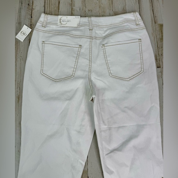Cato Denim 12 Hi-Rise Crop Gold Embroidery Leaves on Legs White Pants gold NWT - Picture 10 of 11
